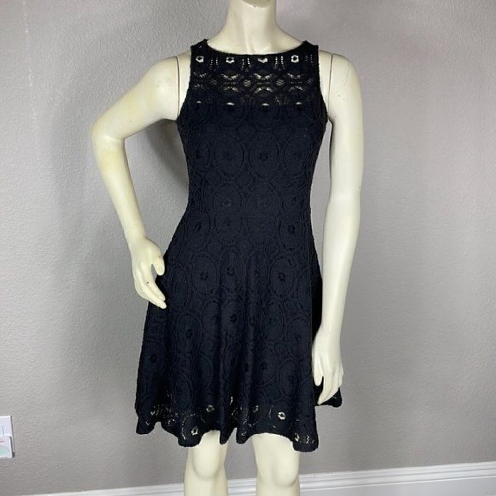 BB Dakota Renley Crochet Lace Skater Dress Fit and Flare Sleeveless Black Sz 0 - Picture 3 of 11